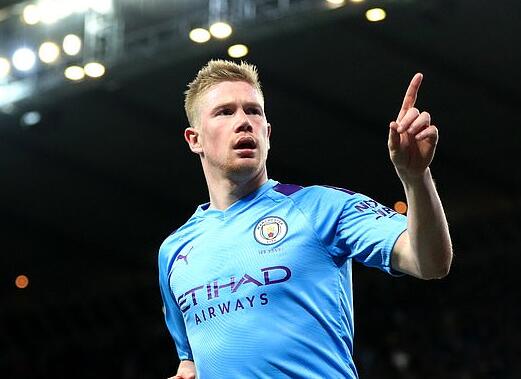 有些尴尬，巴林门将在成功扑救后不慎用脚打入乌龙且弄伤自己