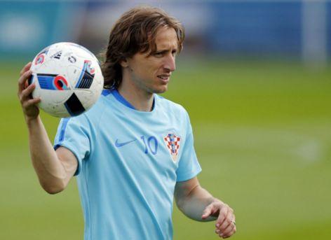 意甲第十四轮：阿莱格里的米兰在都灵争夺榜首